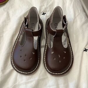 L’amour Brown T-strap